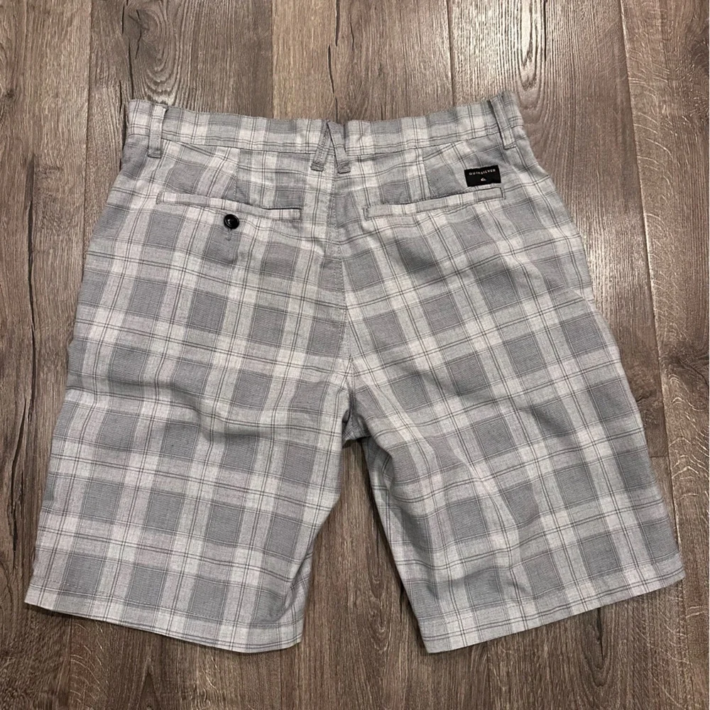 Quiksilver Gray Plaid Casual Beach Golf Chino Shorts Men’s 30 Preppy Vacation
